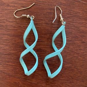 Like New turquoise twist dangle earrings